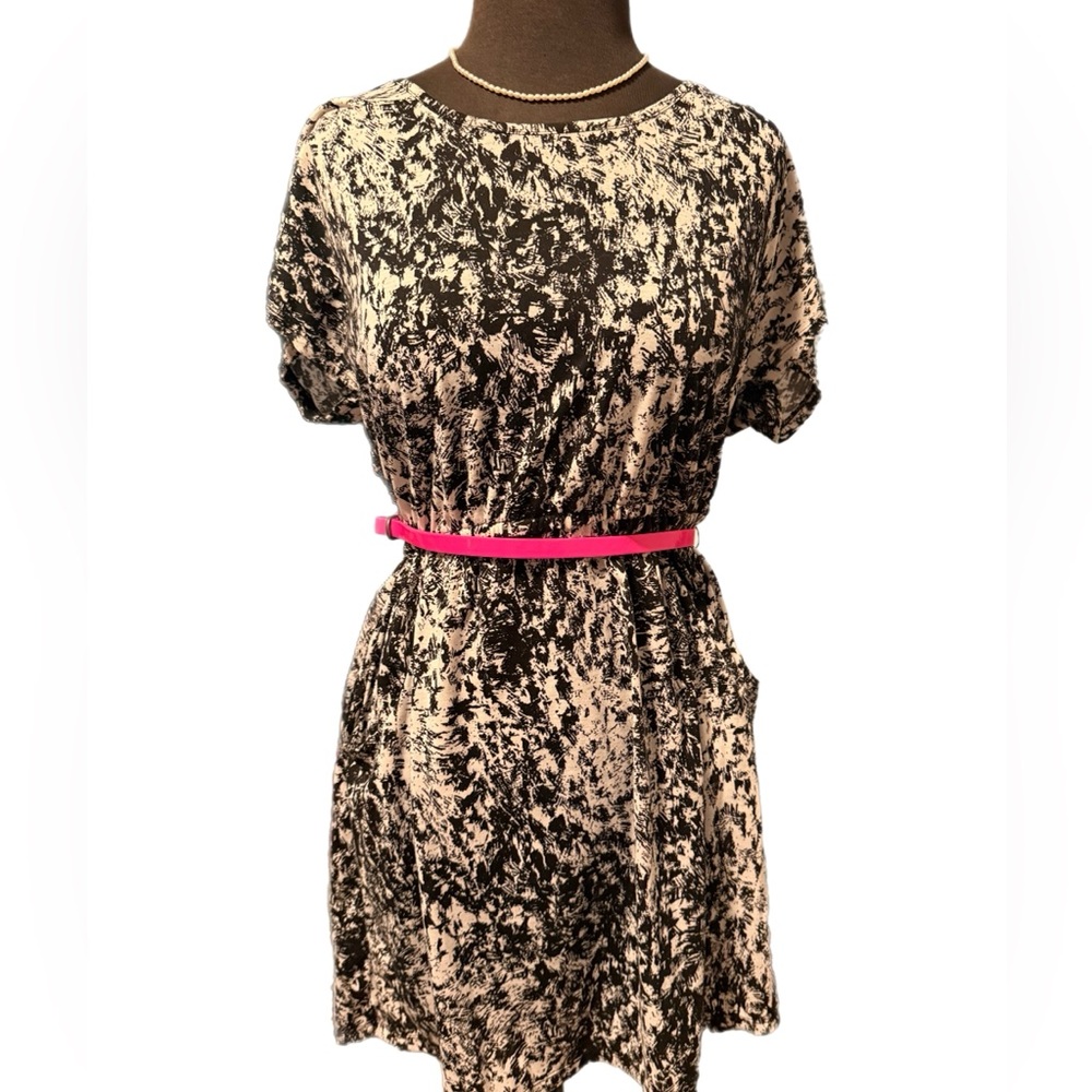 SOLD Women’s abstract pattern dress by Mudd Size XL NWT